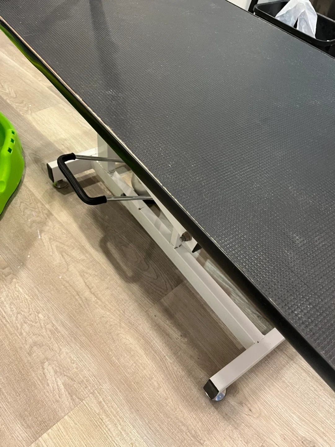 Hydraulic Dog Grooming Table with Adjustable Arm image indicator(2)