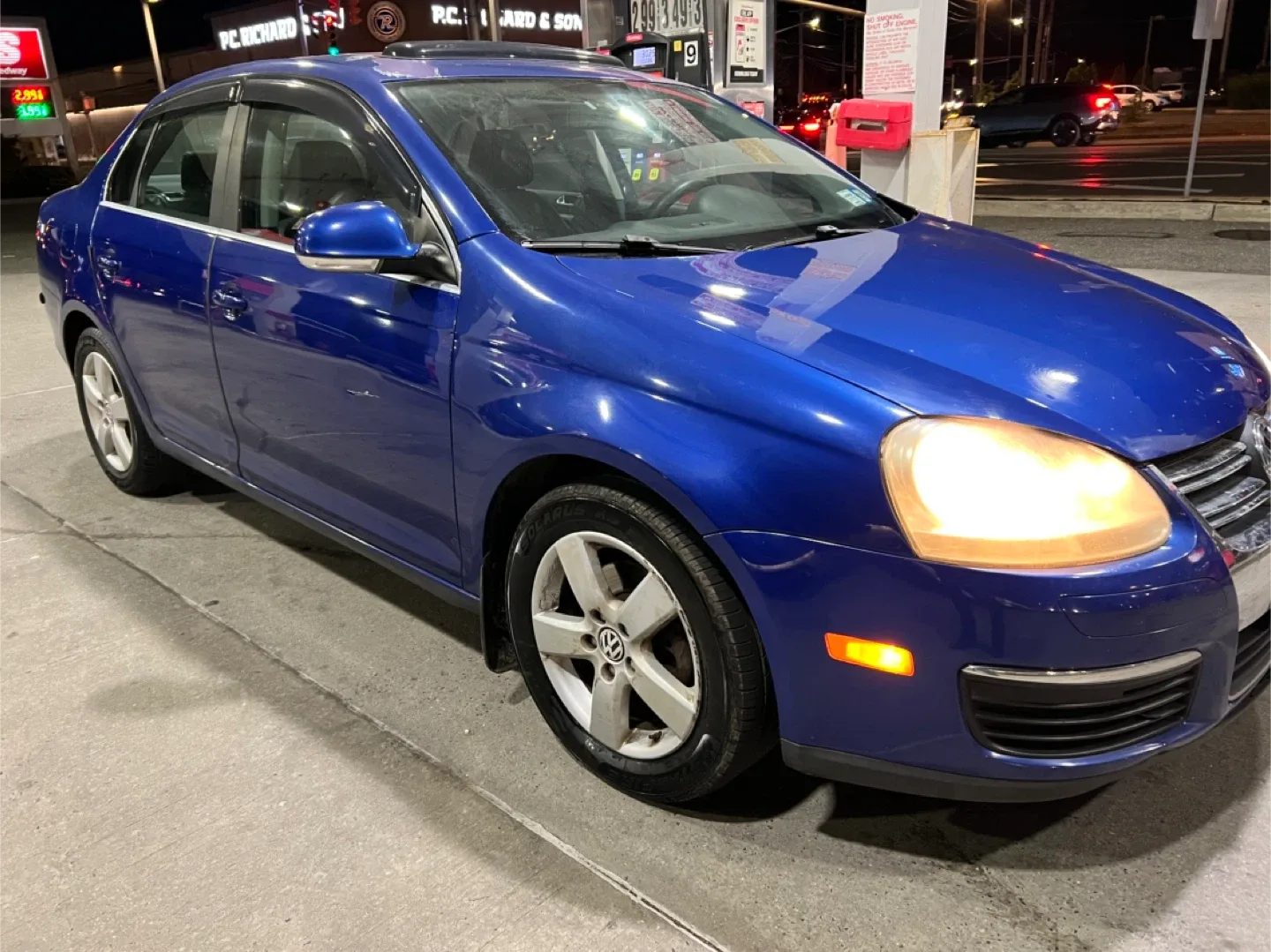 Volkswagen Jetta - Blue Sedan image indicator(4)