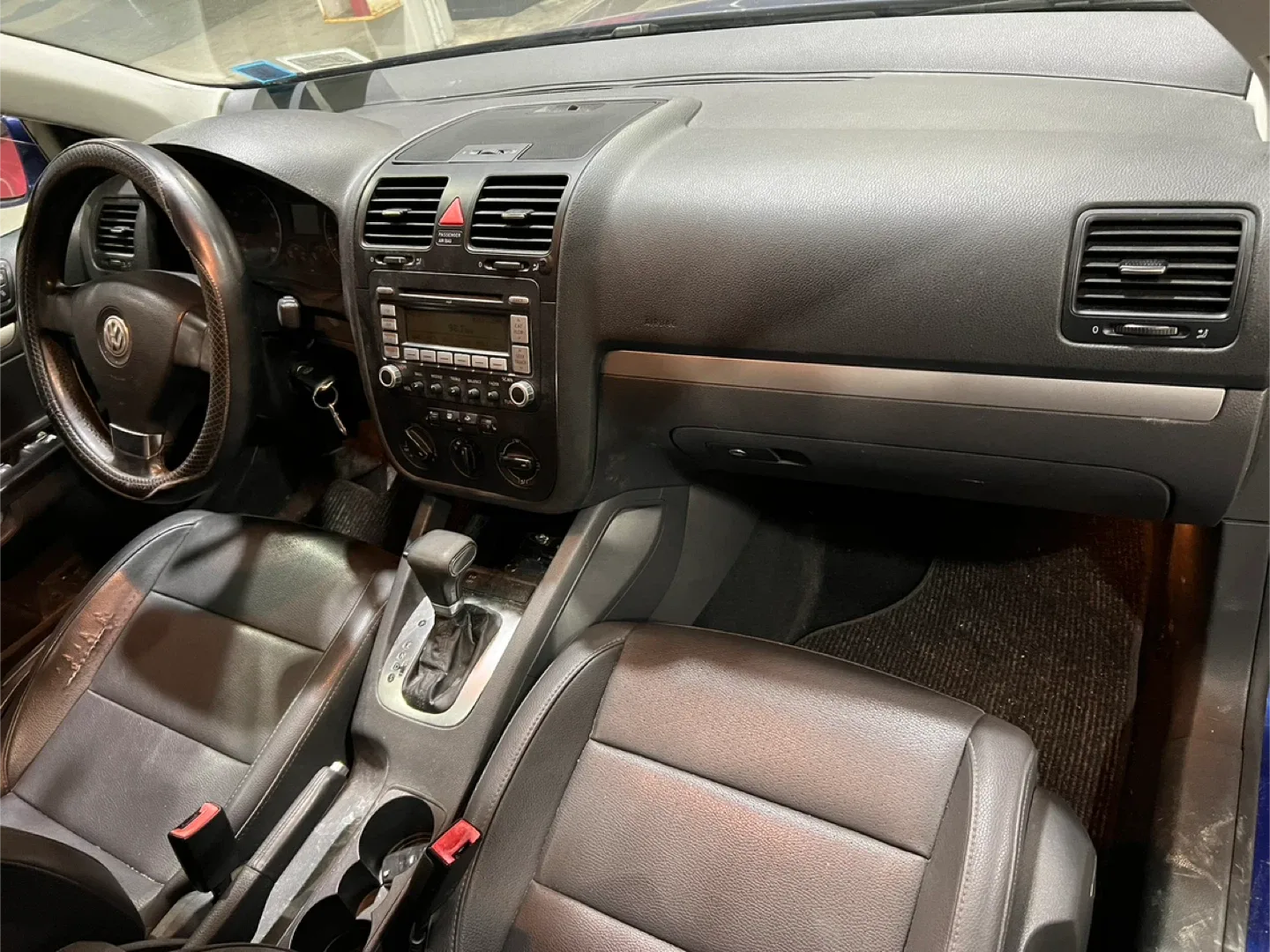 Volkswagen Jetta - Blue Sedan image indicator(9)