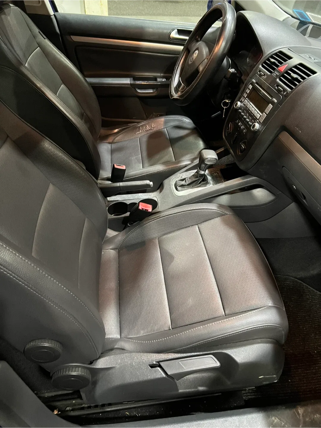 Volkswagen Jetta - Blue Sedan image indicator(10)