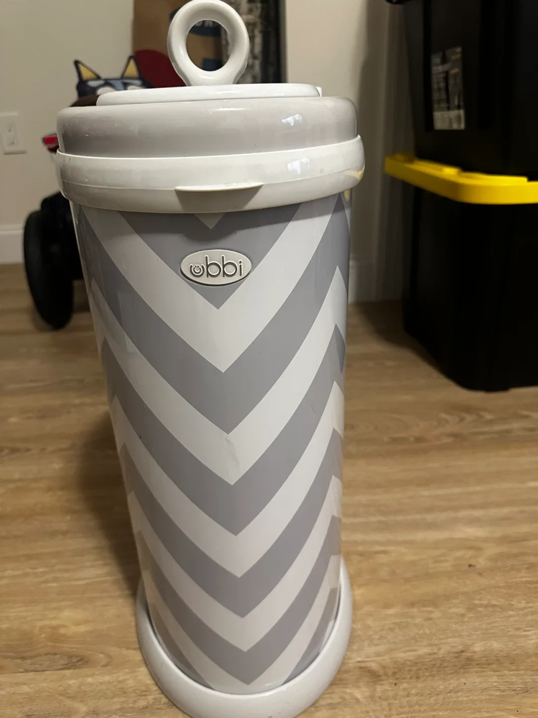 Ubbi Gray Diaper Pail image indicator(2)