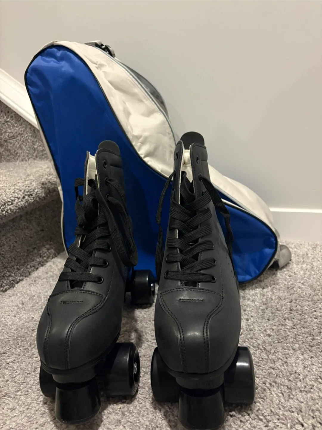 Black Roller Skates with Carrying Bag image indicator(5)
