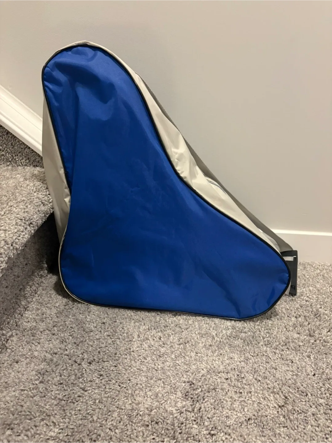 Black Roller Skates with Carrying Bag image indicator(4)