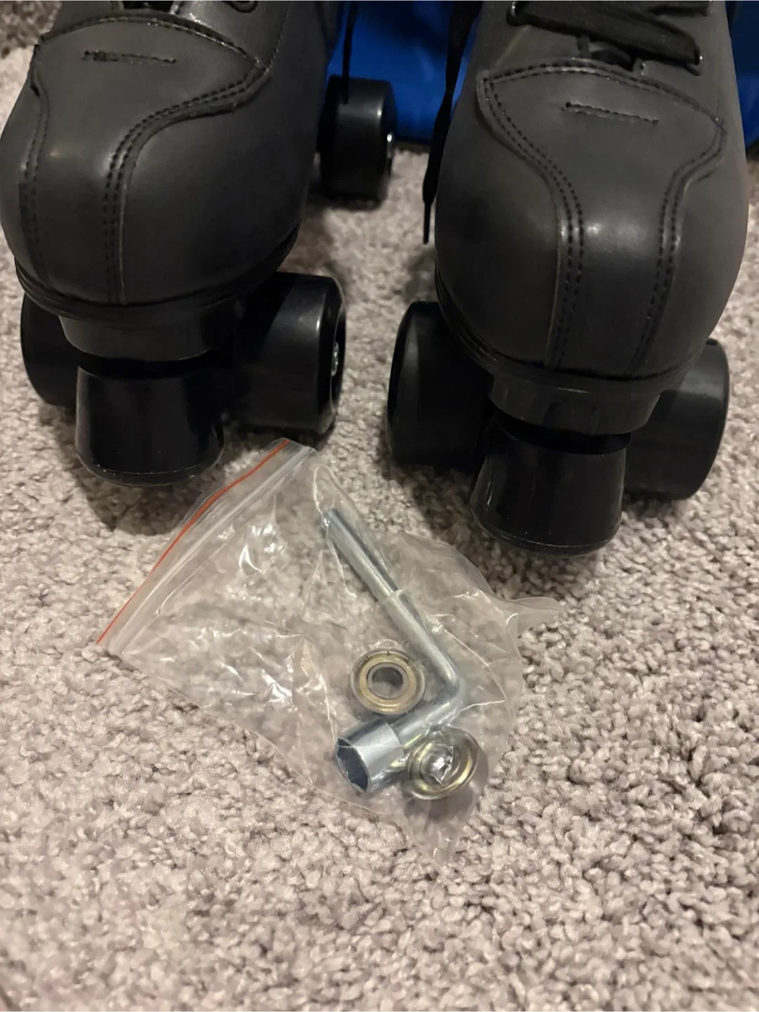 Black Roller Skates with Carrying Bag image indicator(9)