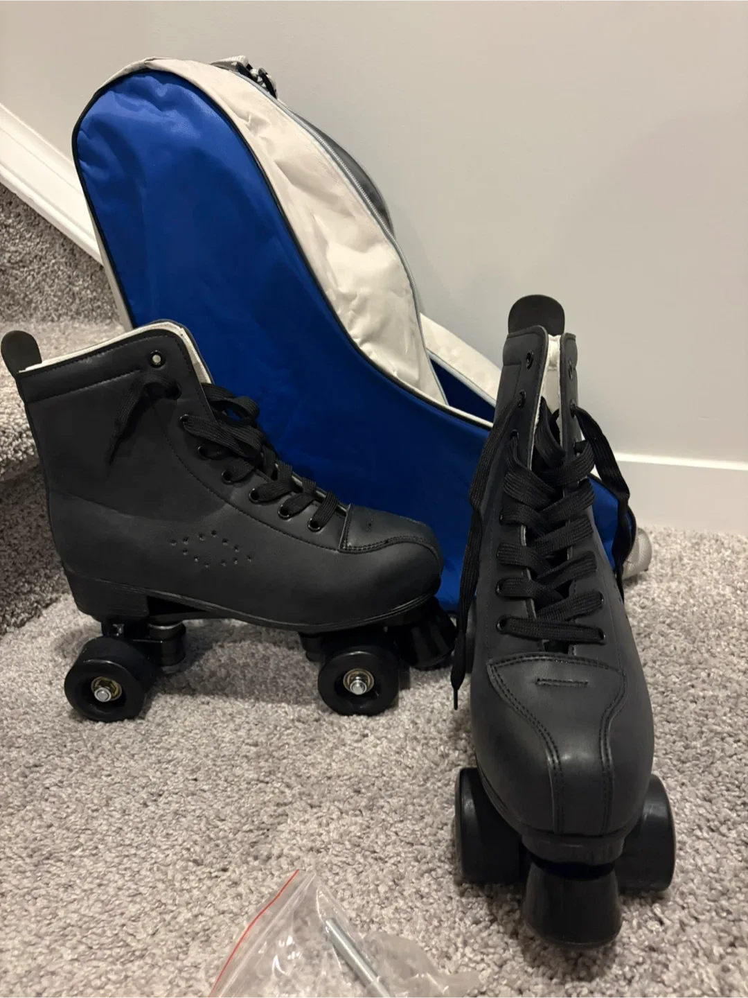 Black Roller Skates with Carrying Bag image indicator(8)