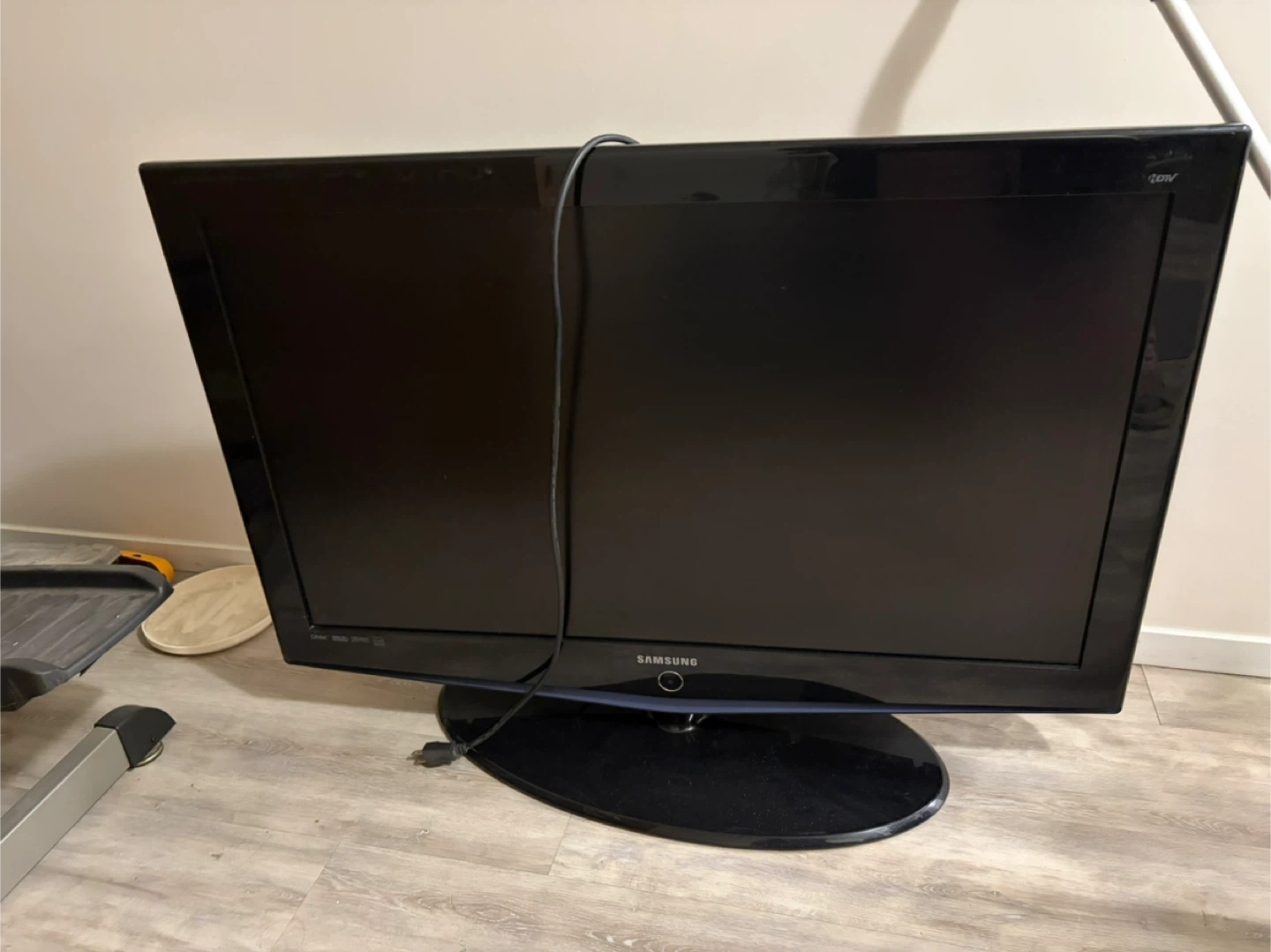 Samsung LCD TV - Black