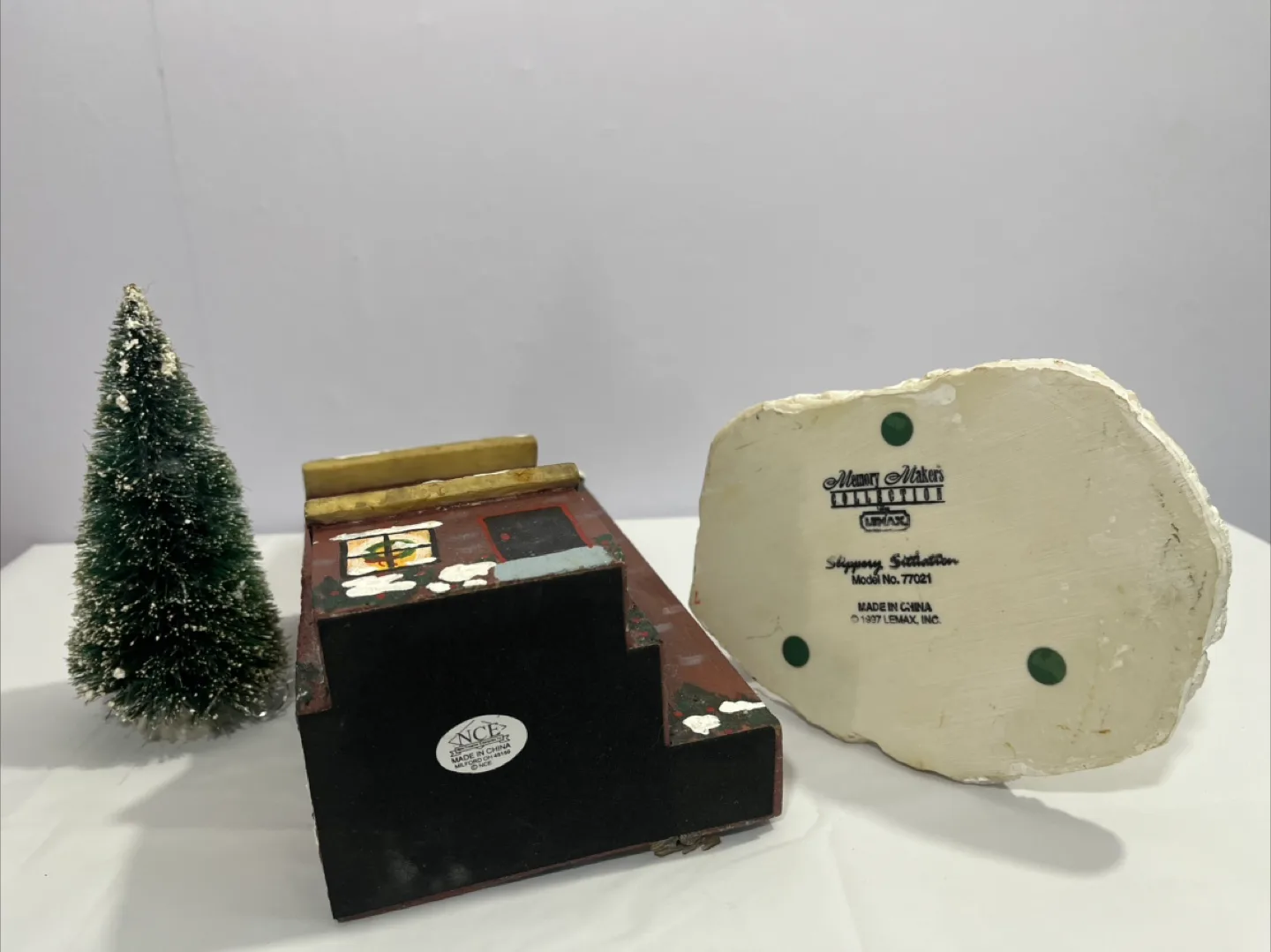 Fireside Inn Christmas Village Decoration image indicator(2)