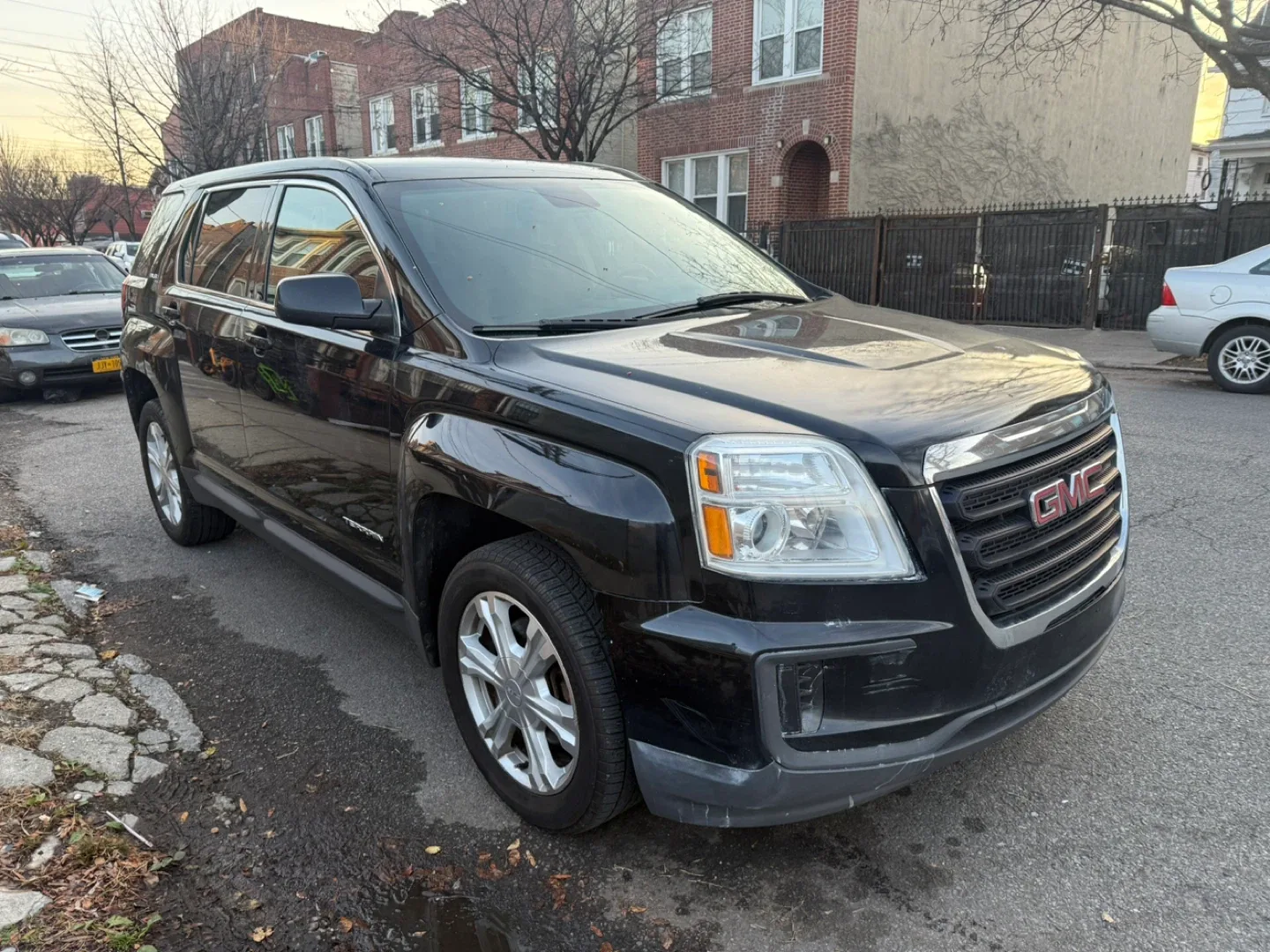 2017 Black GMC Terrain SUV image indicator(2)