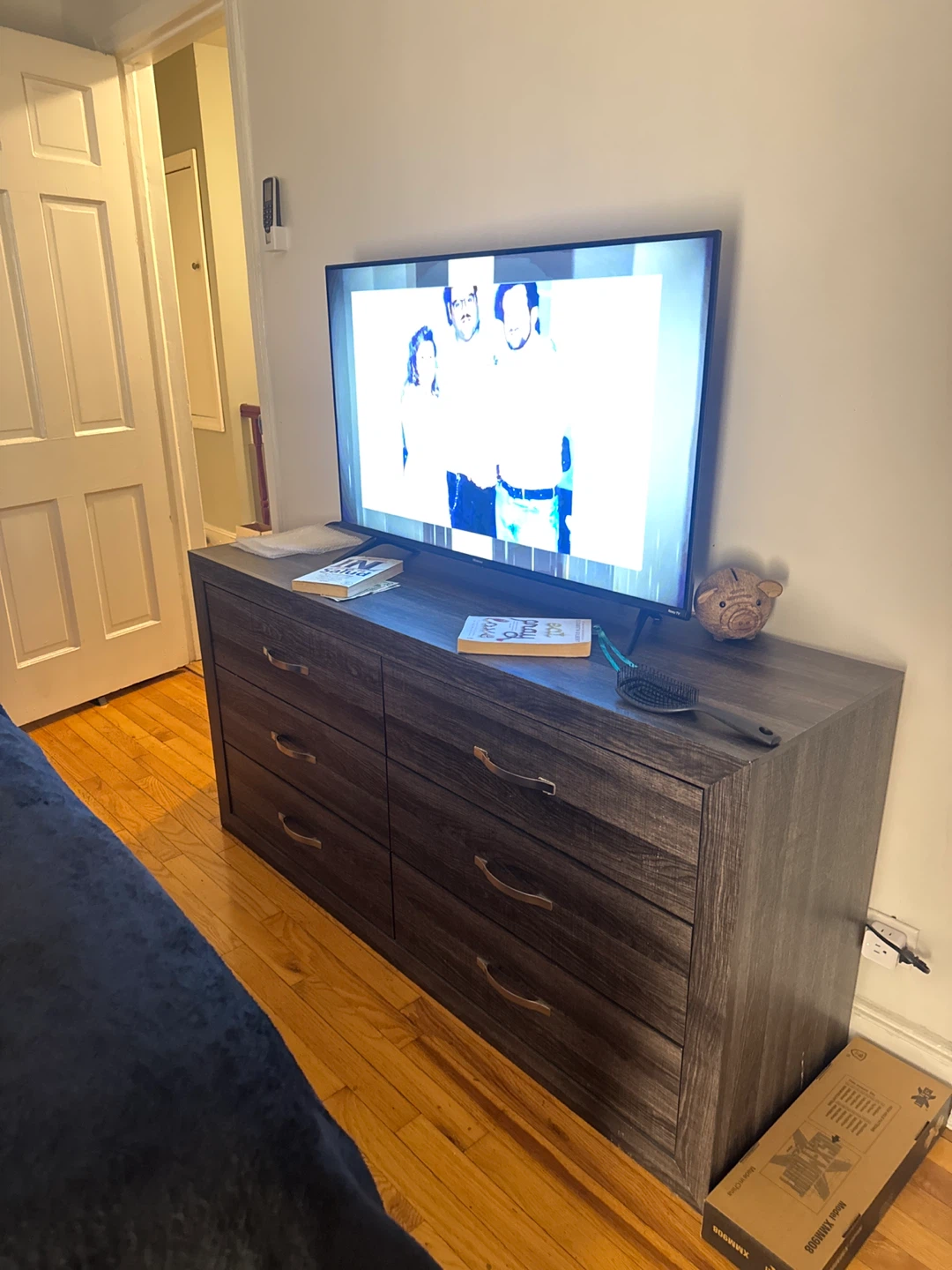Bedroom Furniture Set – Excellent Condition - photo 3