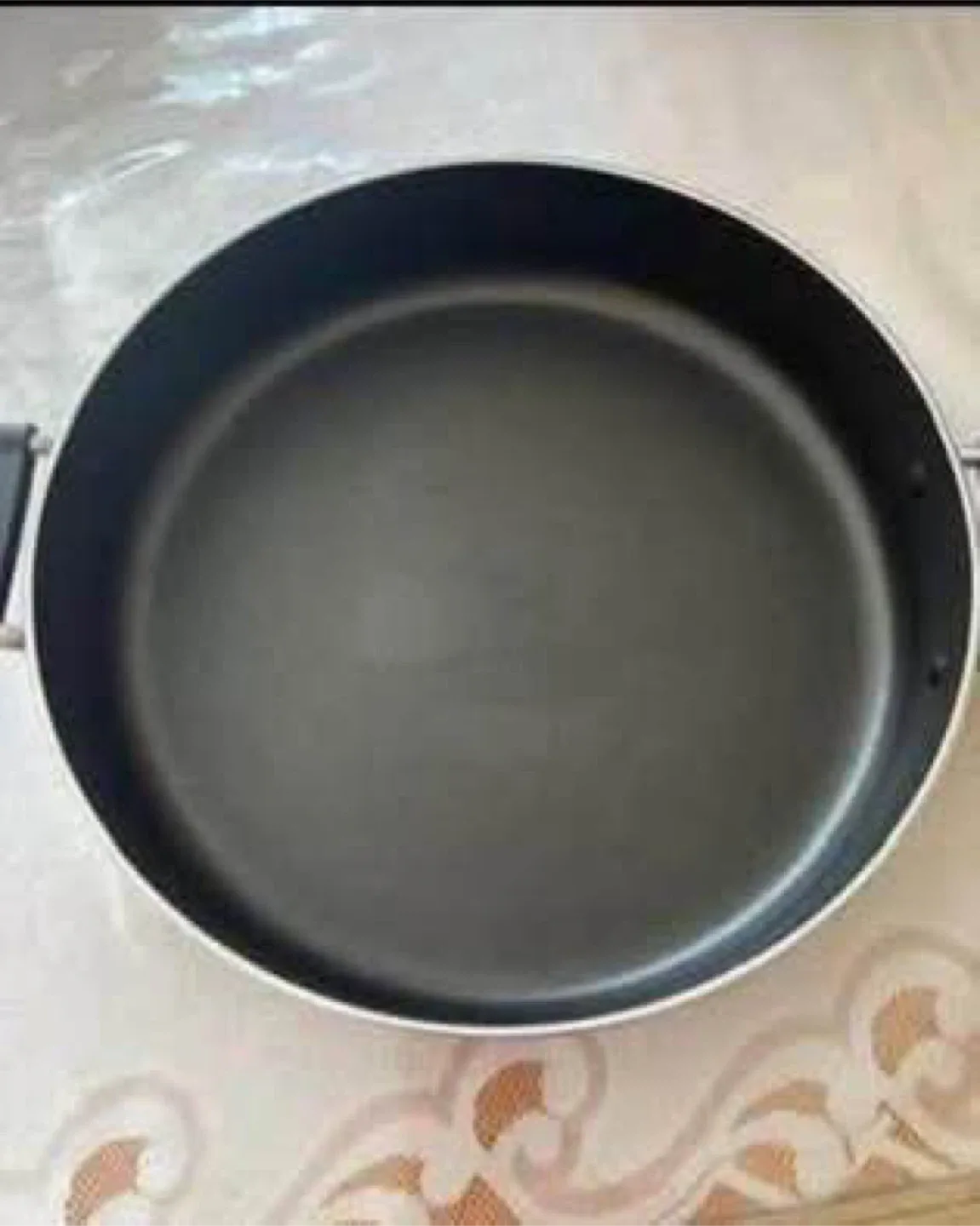 Pan, pot & saucepan (All okay condition) (All FREE) image indicator(5)