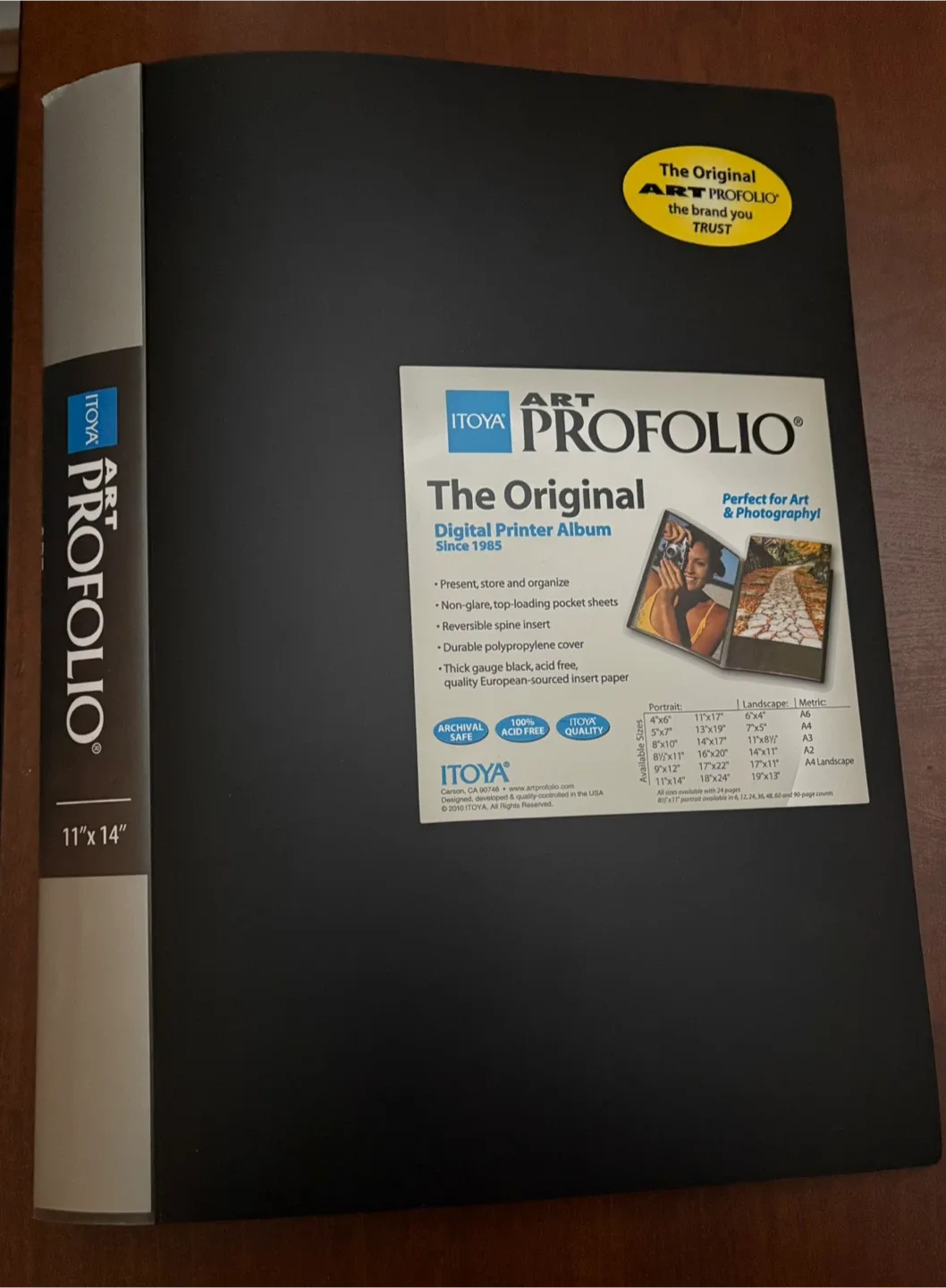 Itoya Art Profolio (like new)(11” x 14”)(FREE)