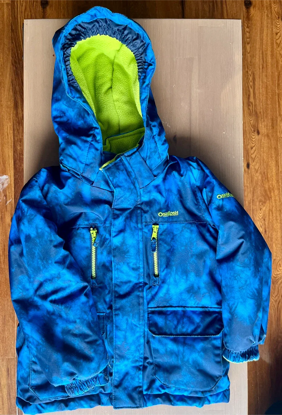 OshKosh Snowsuit for boys size 5 image indicator(2)
