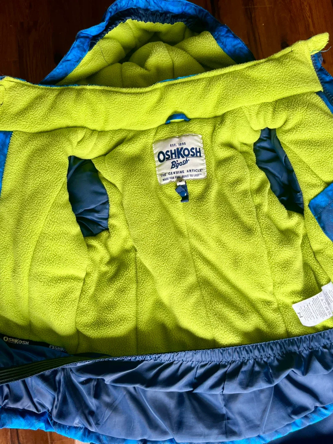 OshKosh Snowsuit for boys size 5 image indicator(3)