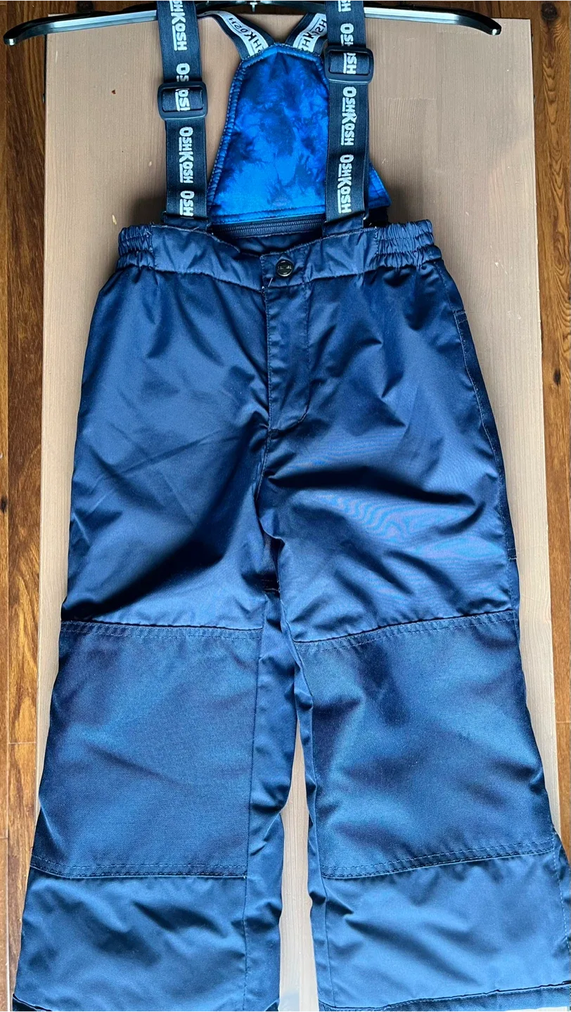 OshKosh Snowsuit for boys size 5 image indicator(4)