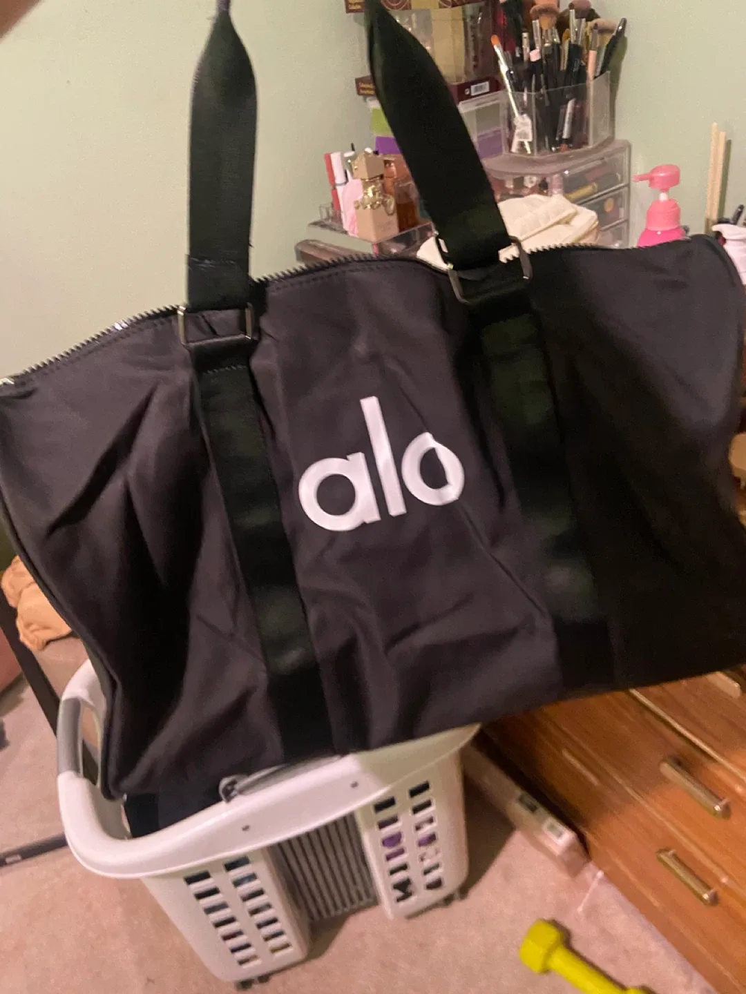 Alo Yoga Beanie & Duffle Bag Set