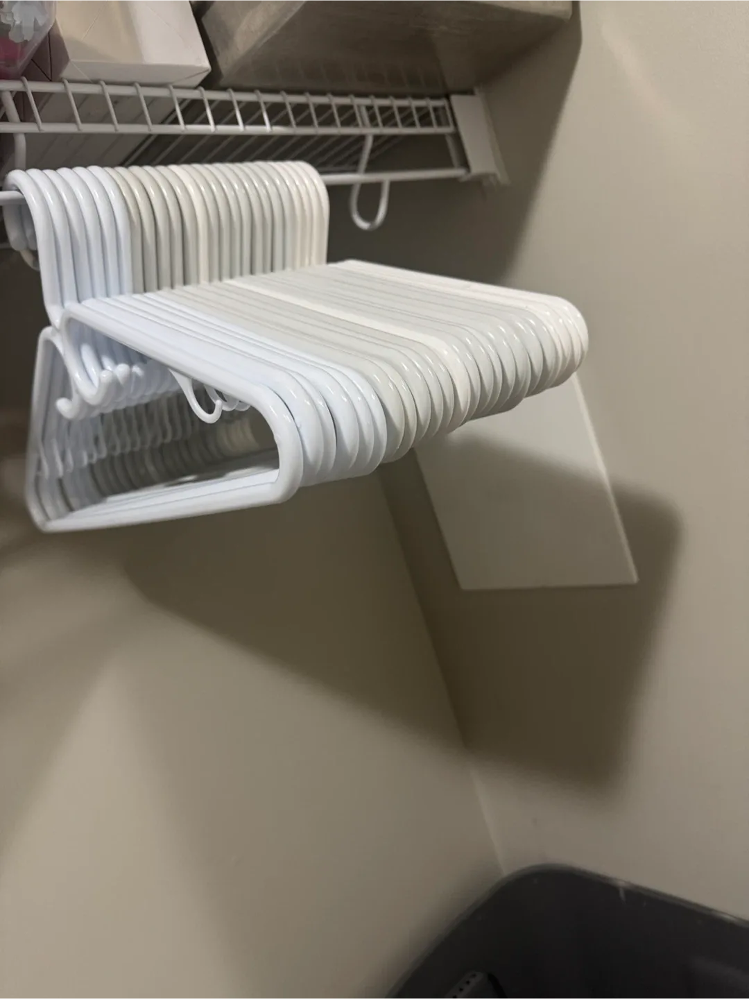 Clothes Hangers image indicator(2)