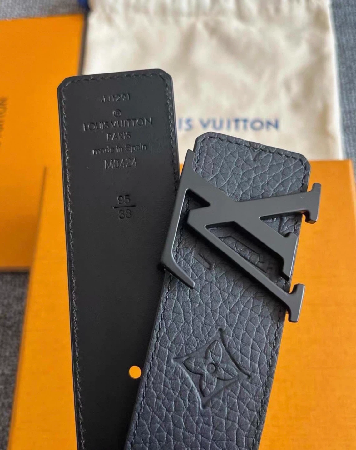 Louis Vuitton Black Leather Belt Size 95/38 - photo 5
