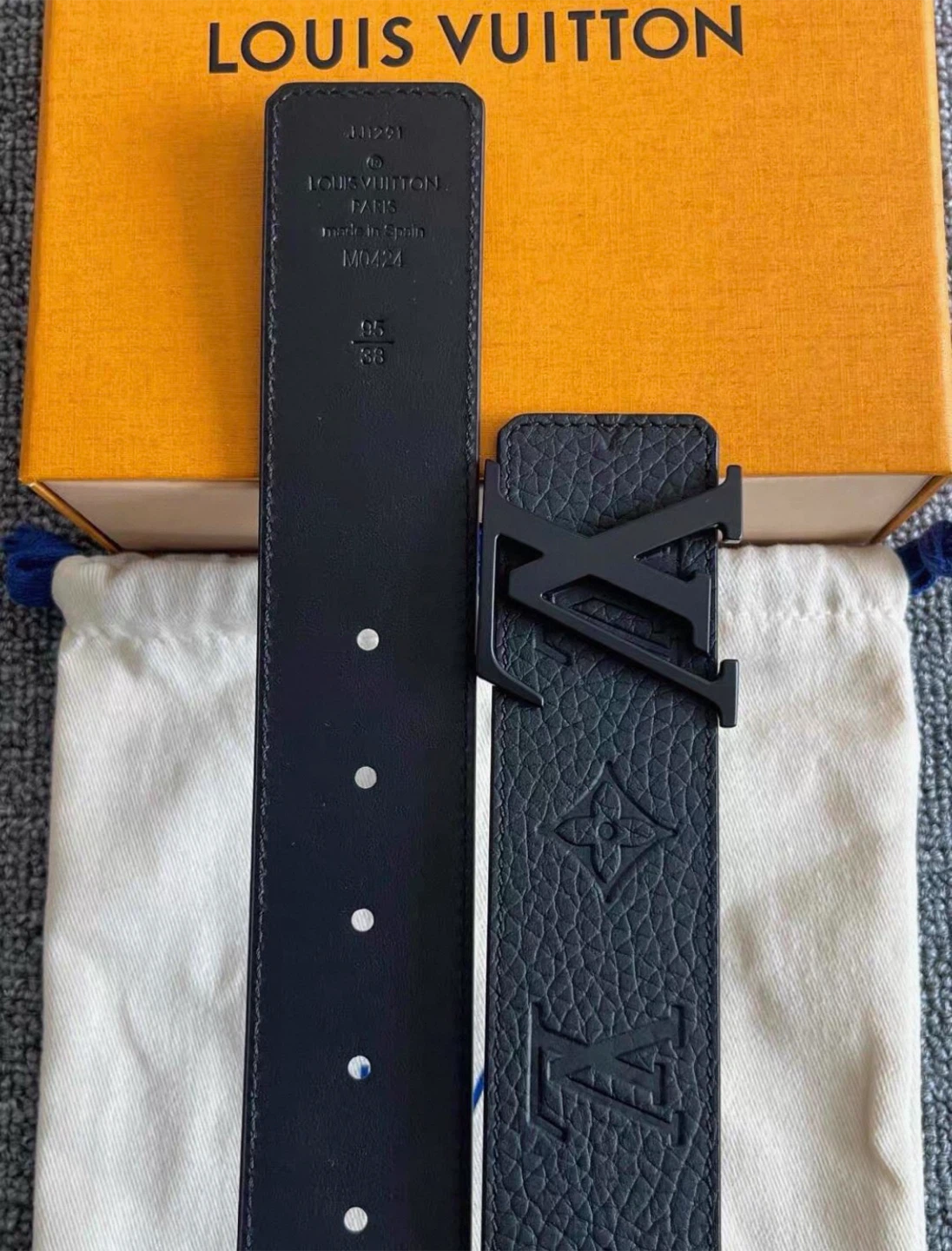 Louis Vuitton Black Leather Belt Size 95/38 - photo 3