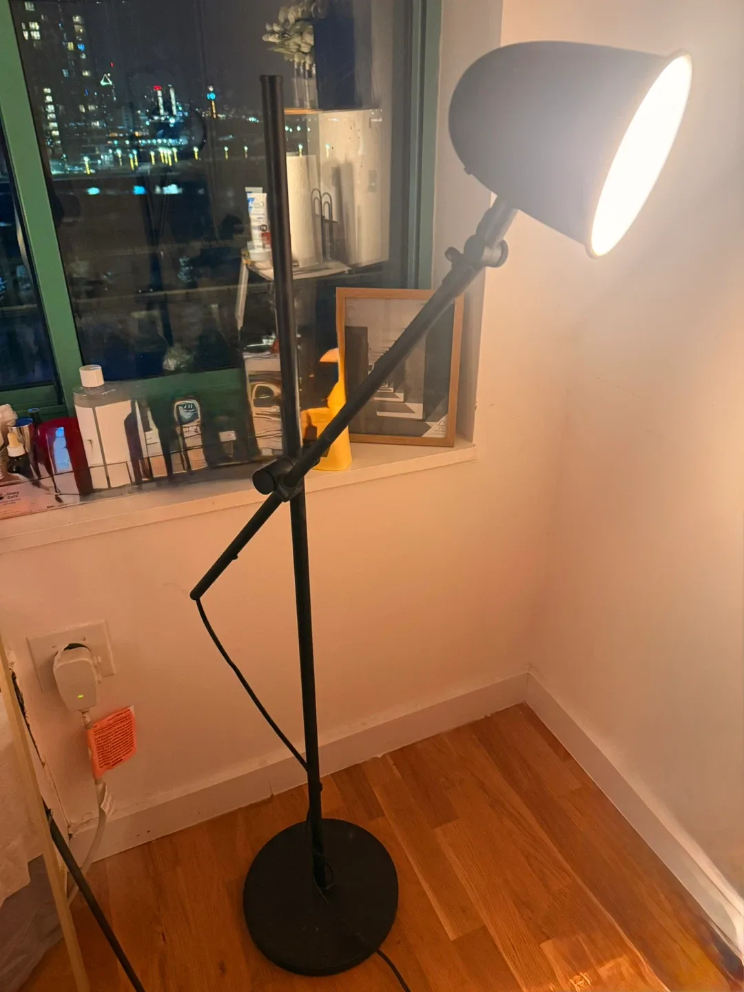 Black Floor Lamp image indicator(2)