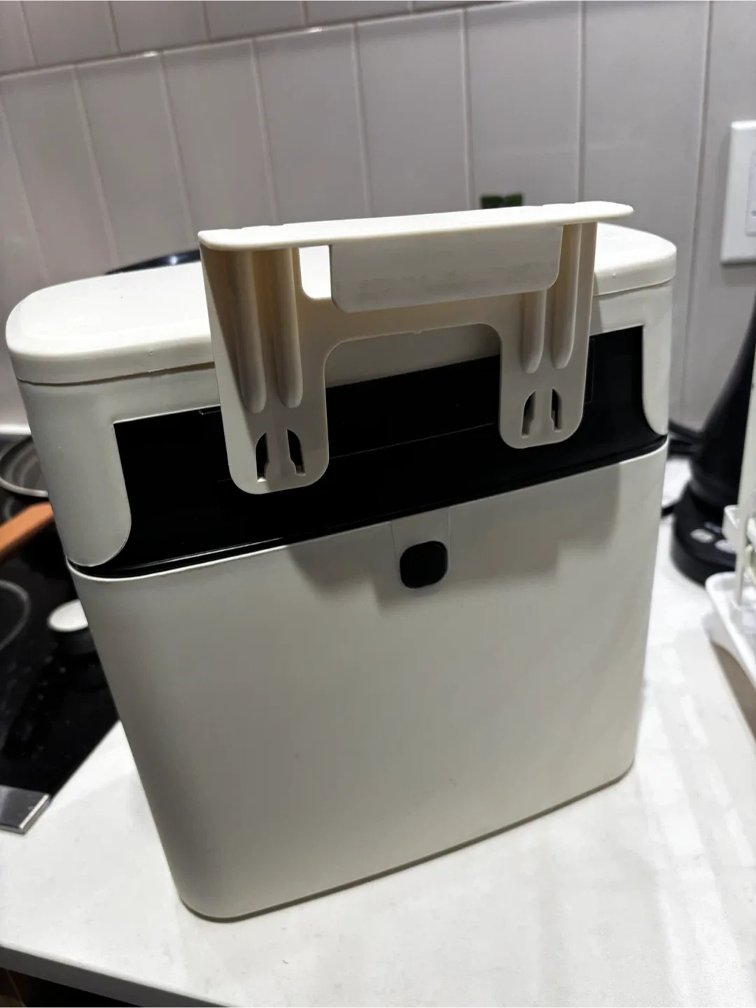 #cleanout White Under Sink Trash Can image indicator(2)