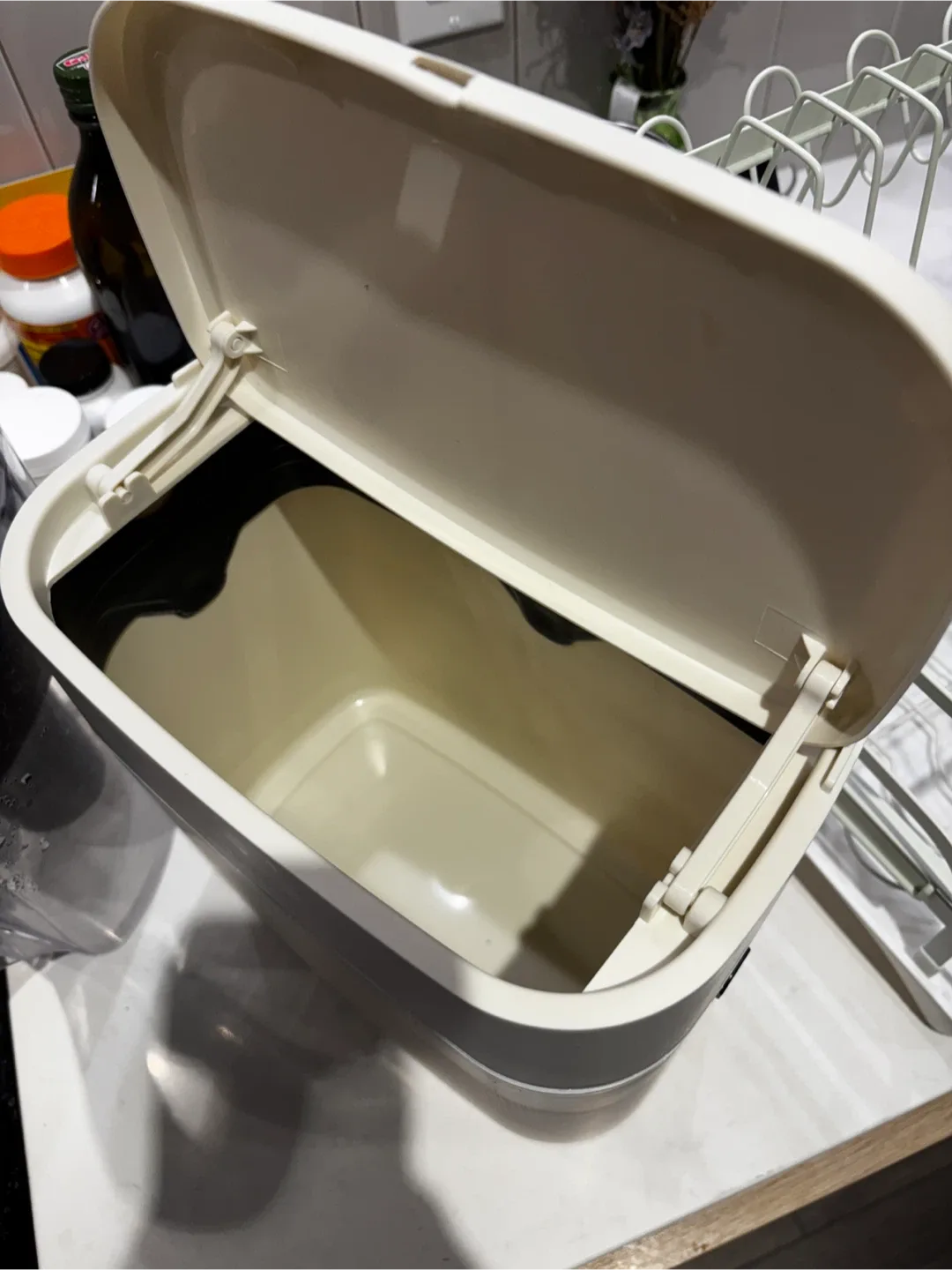 #cleanout White Under Sink Trash Can image indicator(3)
