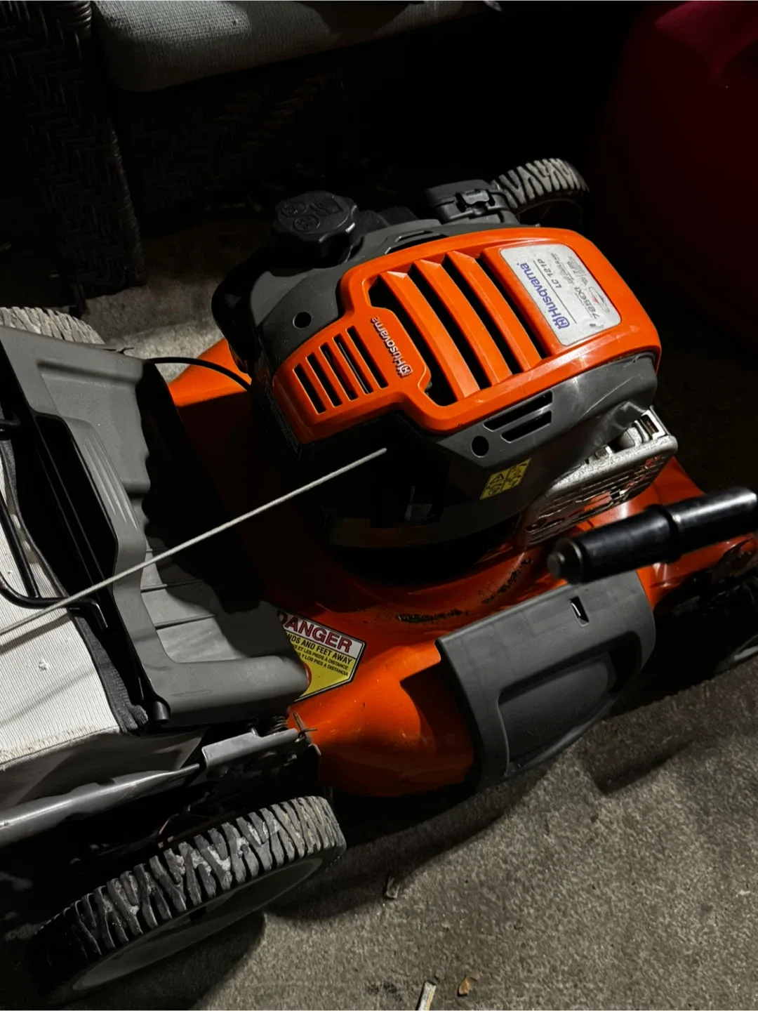 Husqvarna LC 121P Lawn Mower image indicator(2)