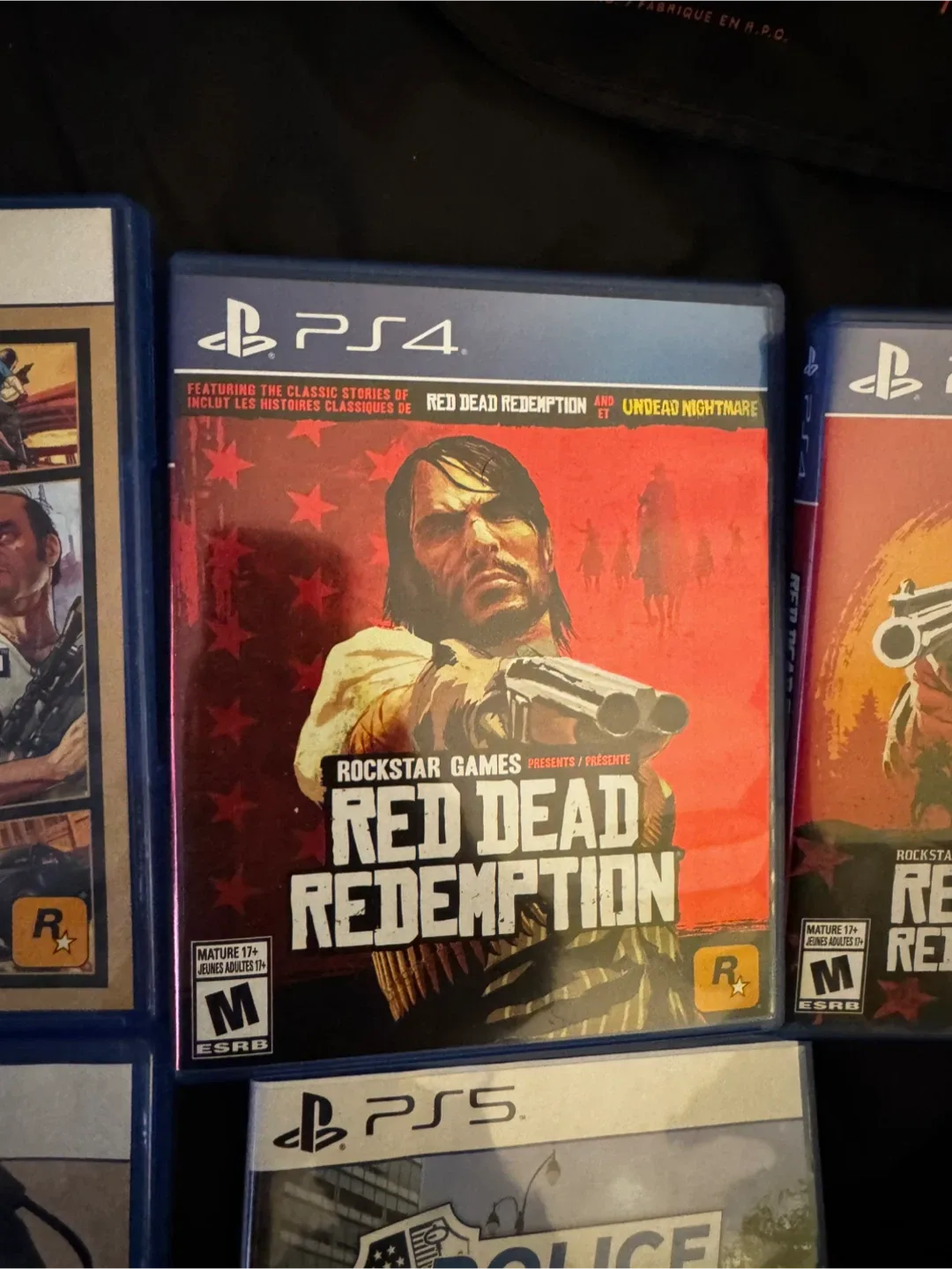 PS5 with 5 games Call of Duty Modern Warfare II image indicator(5)