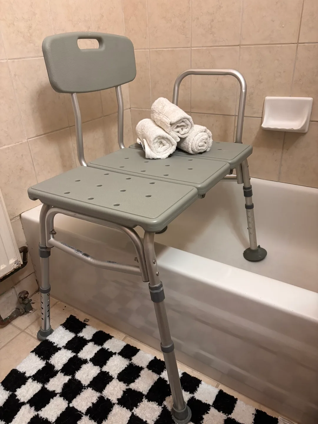 ✨ Premium Shower Chair– Like New – Delivery Available ⭐