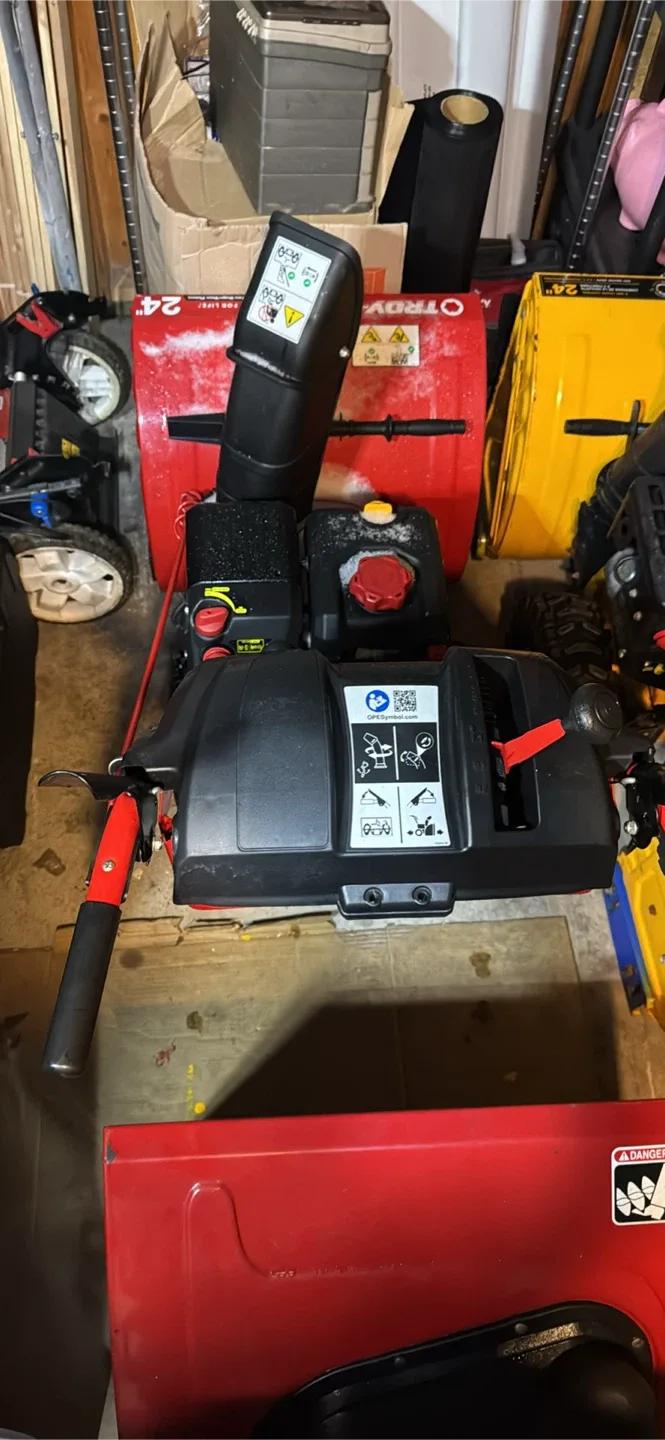 Troy-Bilt 24in 2X 600 Series Snow Thrower