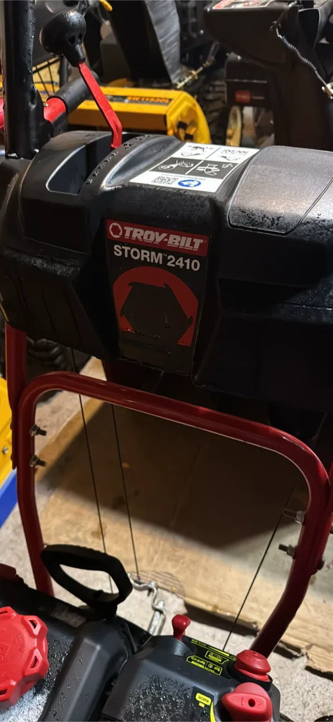 Troy-Bilt 24in 2X 600 Series Snow Thrower image indicator(2)