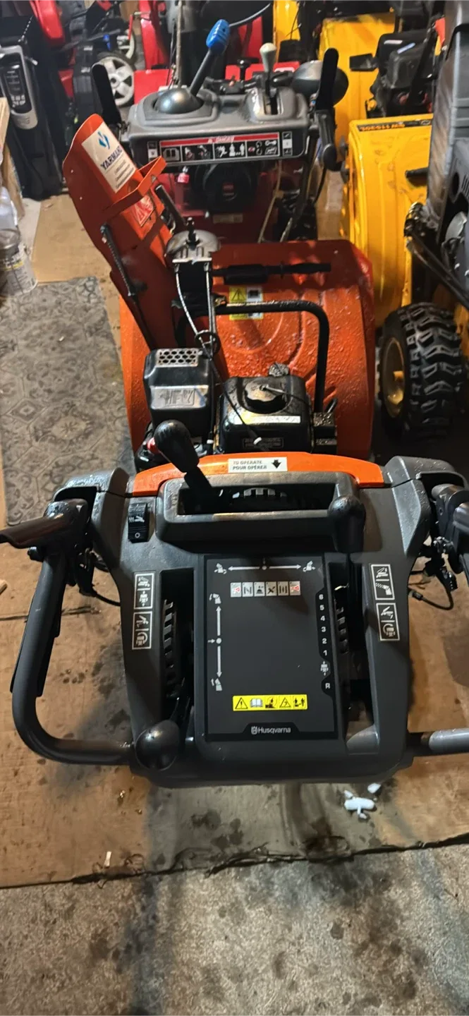 Husqvarna ST 227P Snow Blower