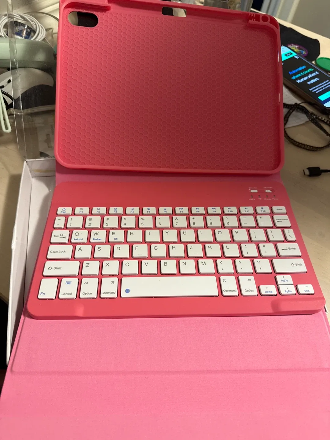 MoKo iPad 10th Gen Pink Keyboard Case - New image indicator(2)