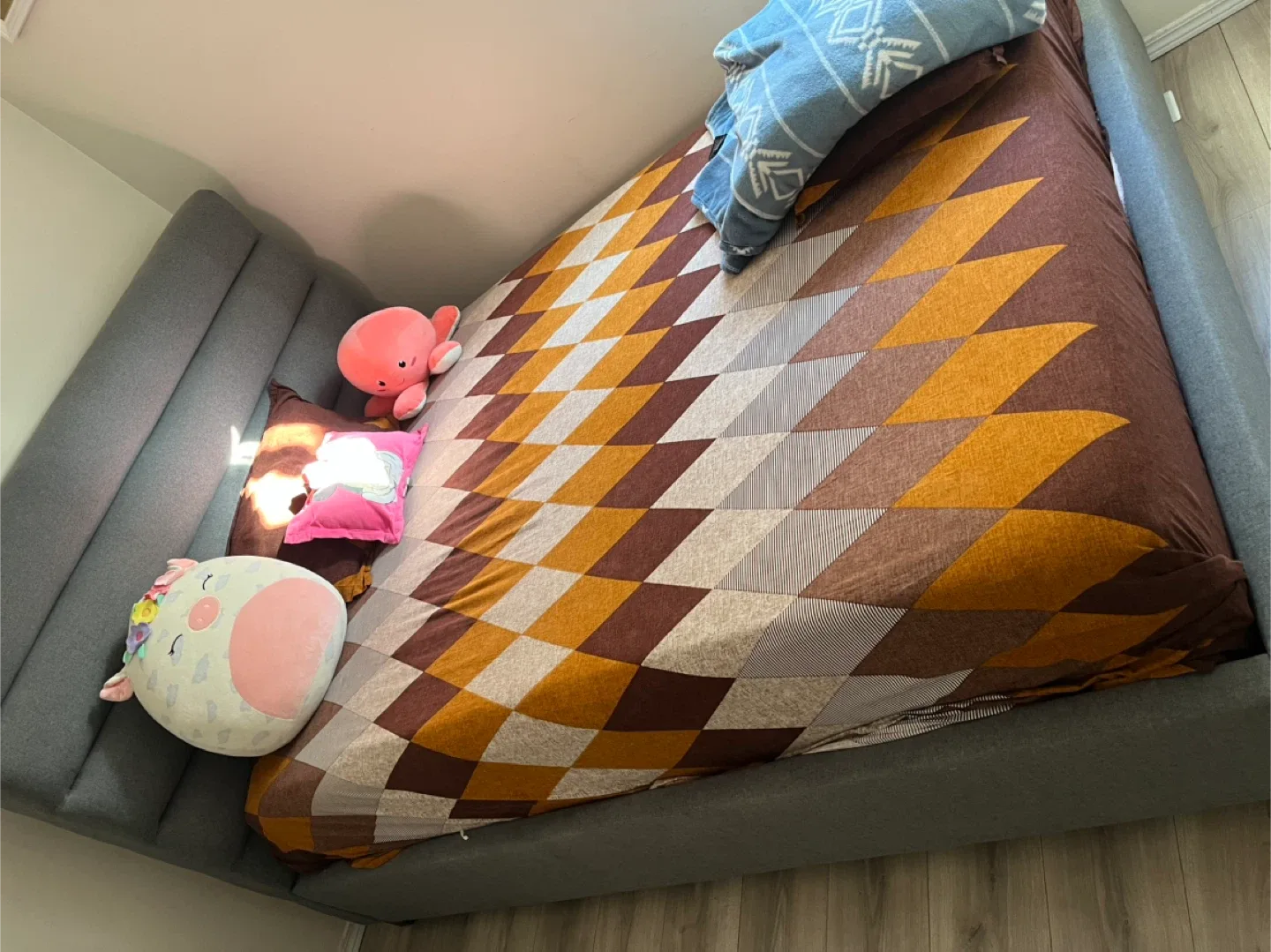 Single and Queen Size Bed Frame with mattress image indicator(3)