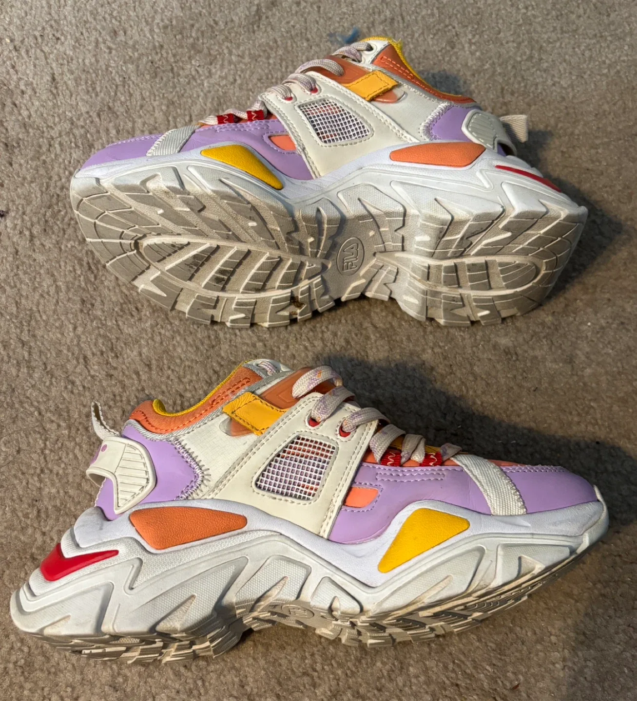 Fila Disruptor Sneakers, US Size 5 image indicator(2)