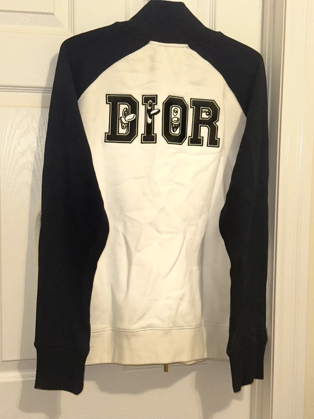 Gucci, Dior, Represent Brand New Clothes image indicator(2)