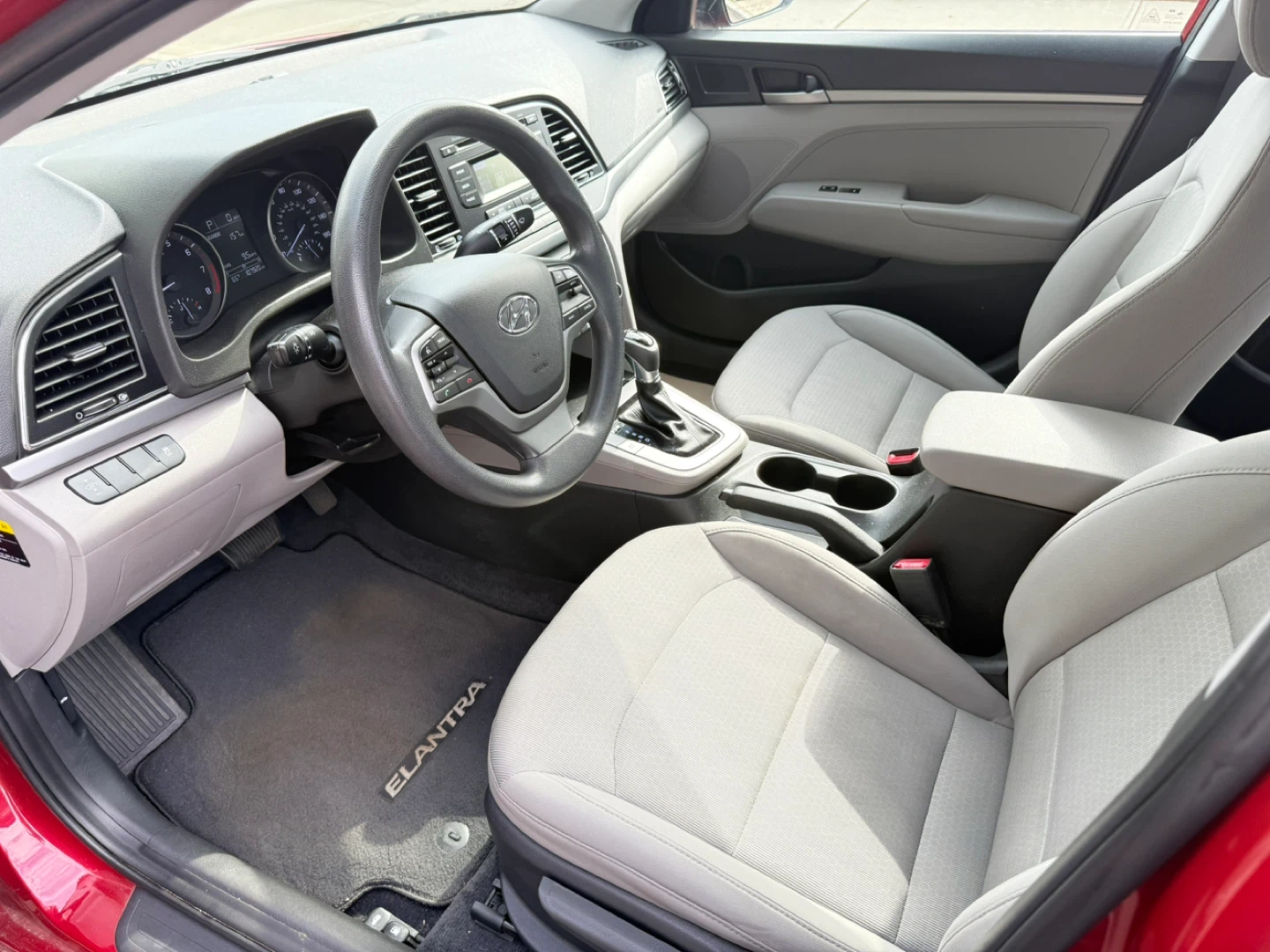 2017 Red Hyundai Elantra SE Sedan - photo 5