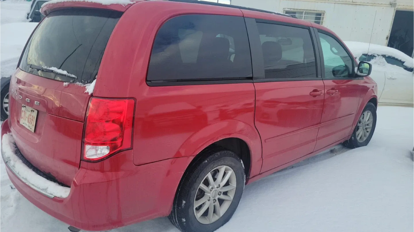 2013 Dodge Grand Caravan - Red image indicator(3)