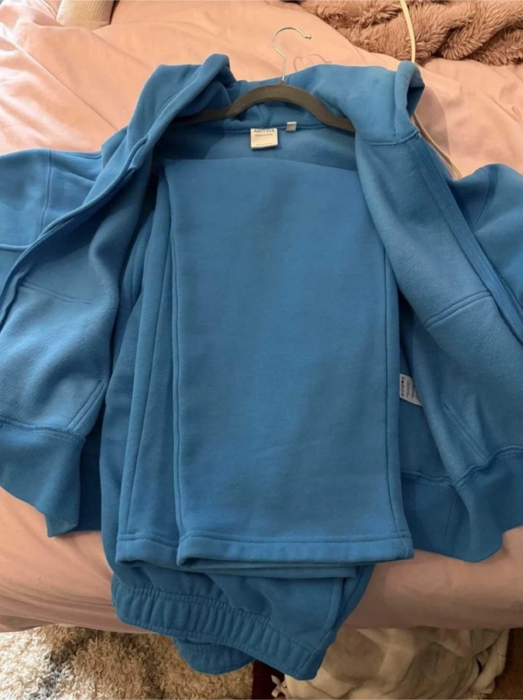 Aritzia TNA Cozy Fleece Mega Cargo Sweatpants - Blue - photo 3