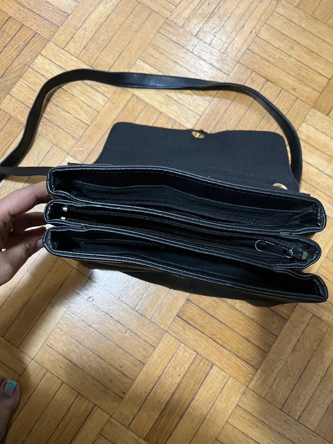 Black Leather Shoulder Bag image indicator(7)