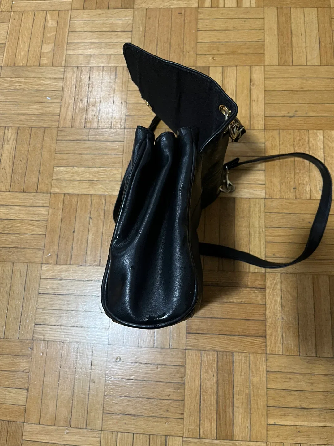 Black Leather Shoulder Bag image indicator(9)