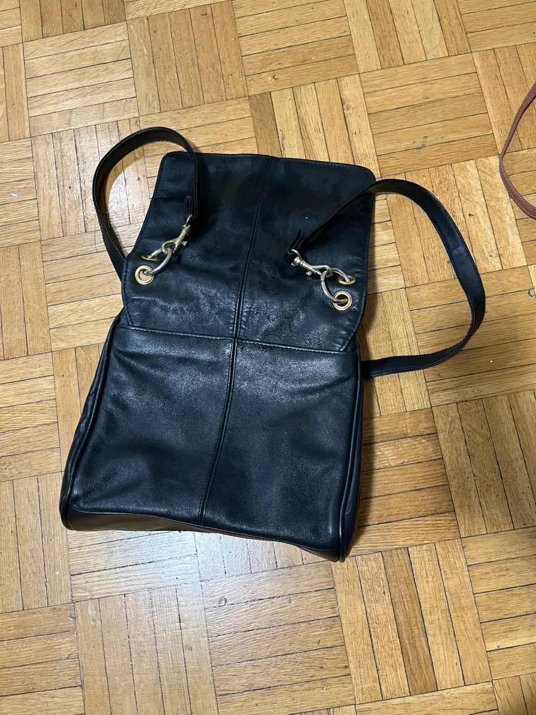 Black Leather Shoulder Bag image indicator(8)