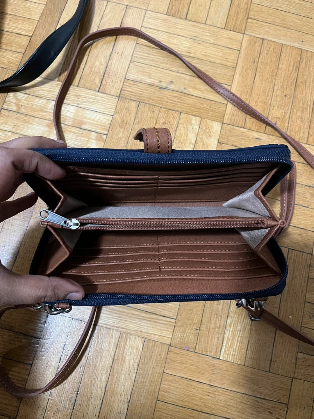 Black Leather Shoulder Bag image indicator(6)