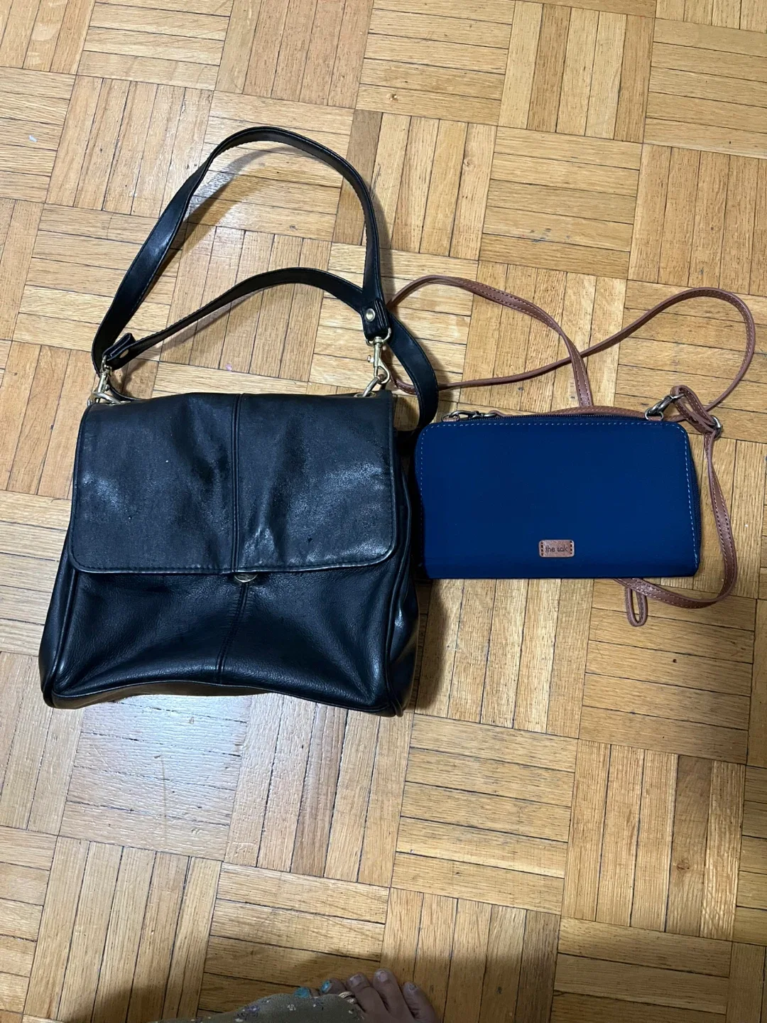 Black Leather Shoulder Bag image indicator(10)