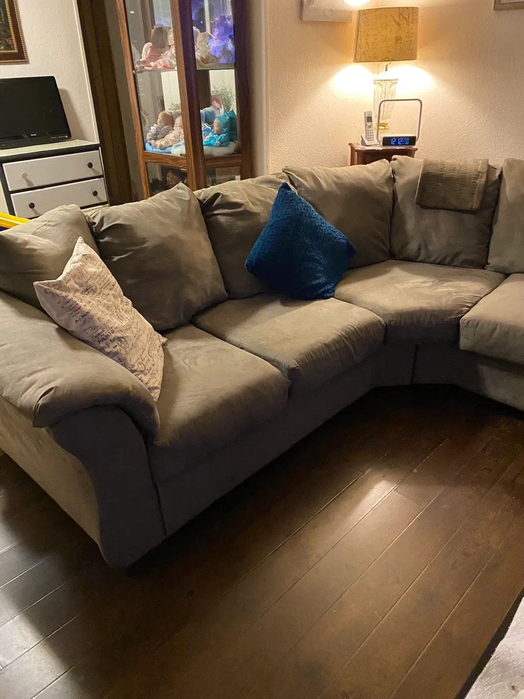 Comfortable Sectional Sofa - Great Condition! image indicator(3)