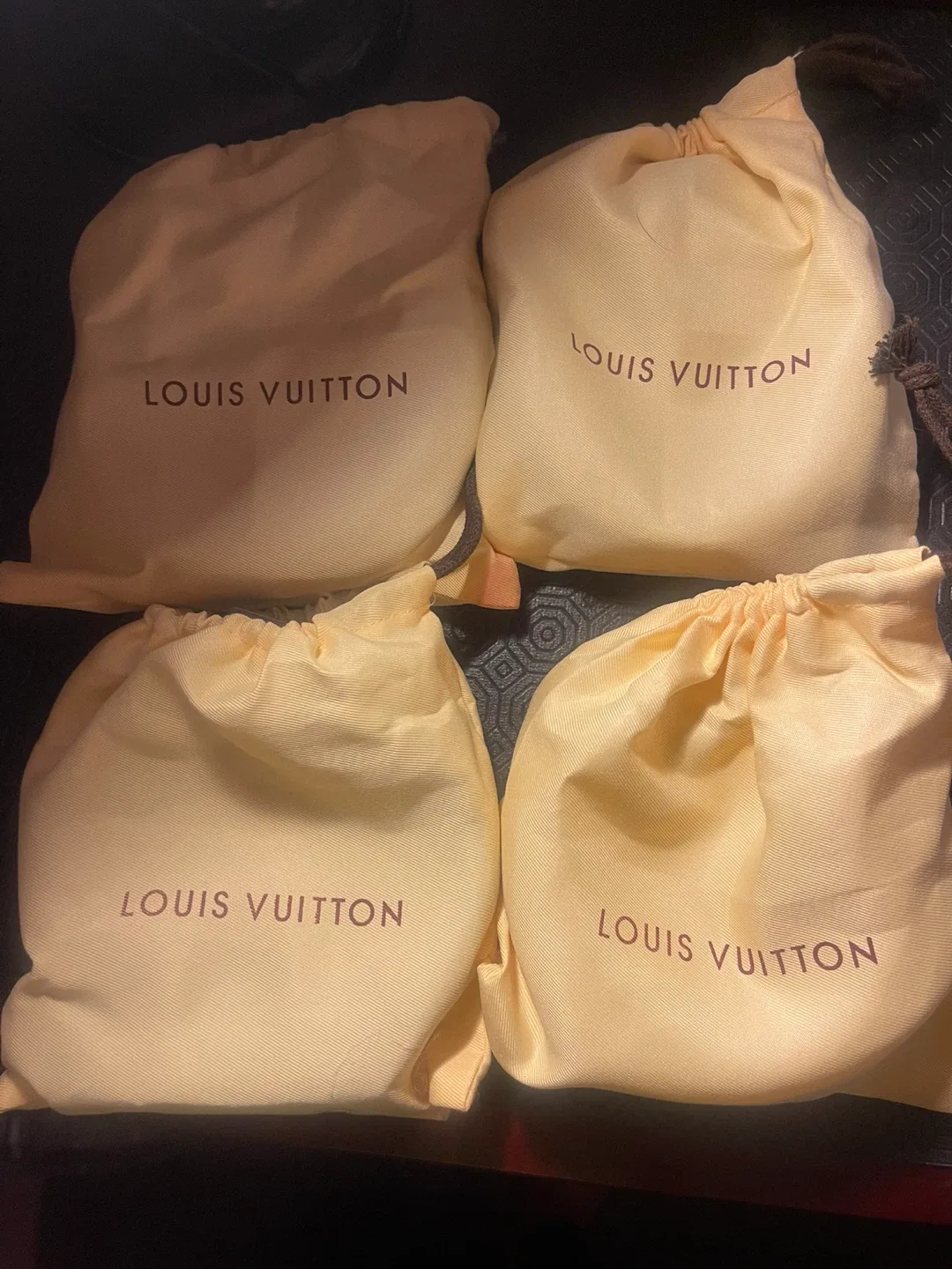 1:1 Louis Vuitton Belts - Size 30-36 image indicator(2)