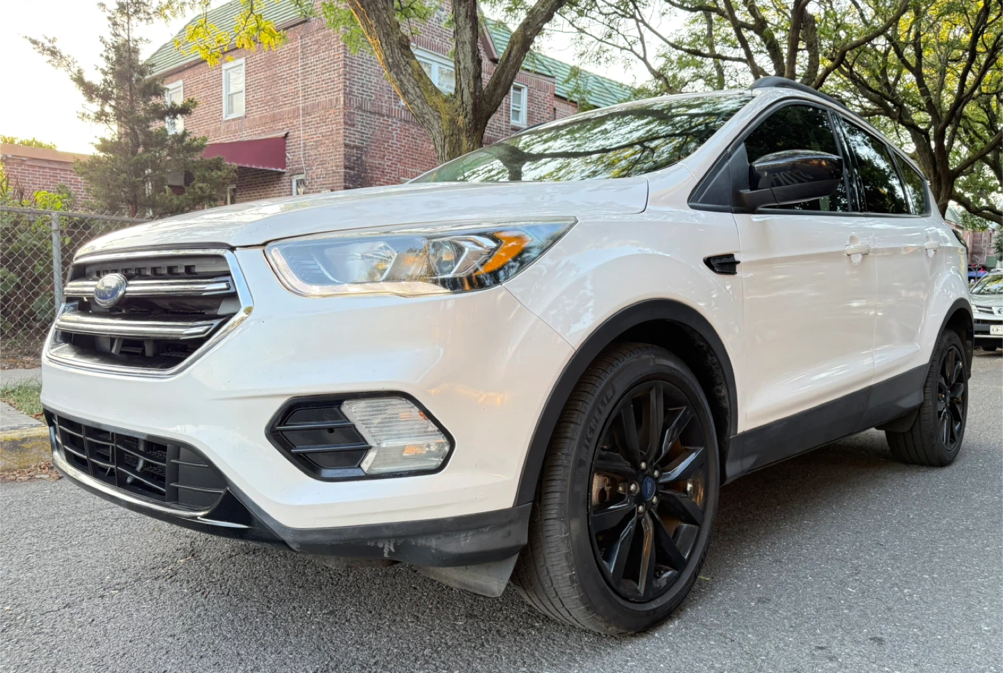 2018 Ford Escape SE black Edición- White SUV
