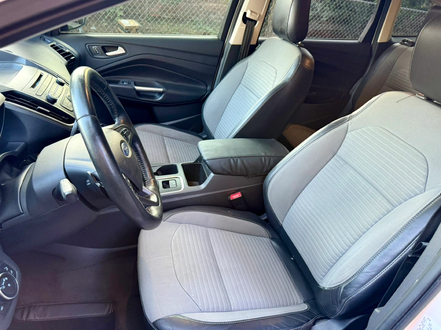 2018 Ford Escape SE black Edición- White SUV - photo 5