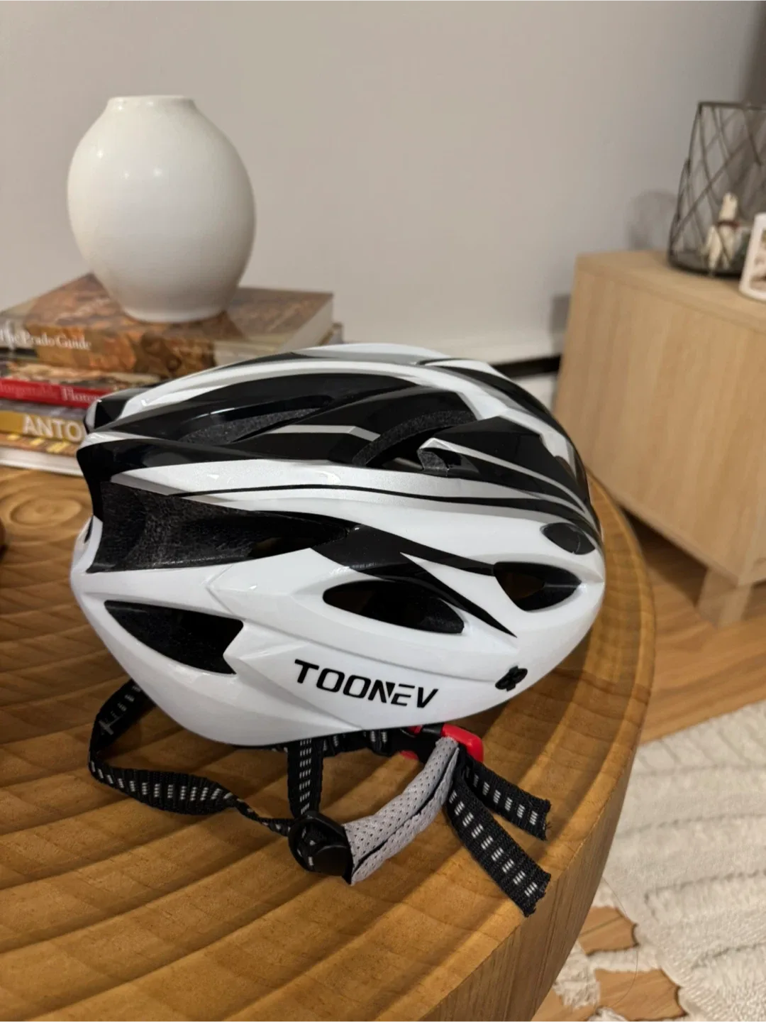 TOONEV Cycling Helmet - Black & White image indicator(2)