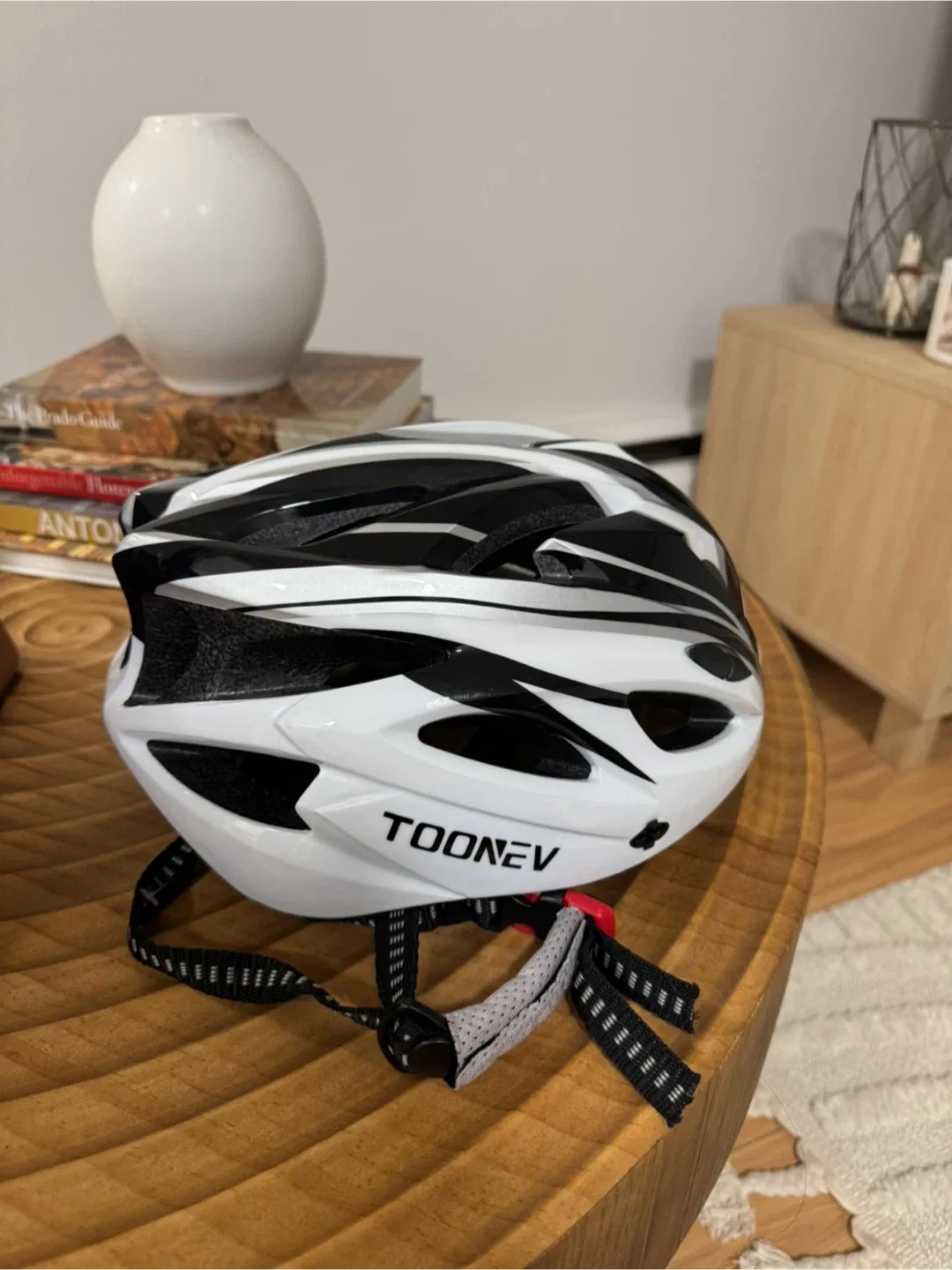TOONEV Cycling Helmet - Black & White