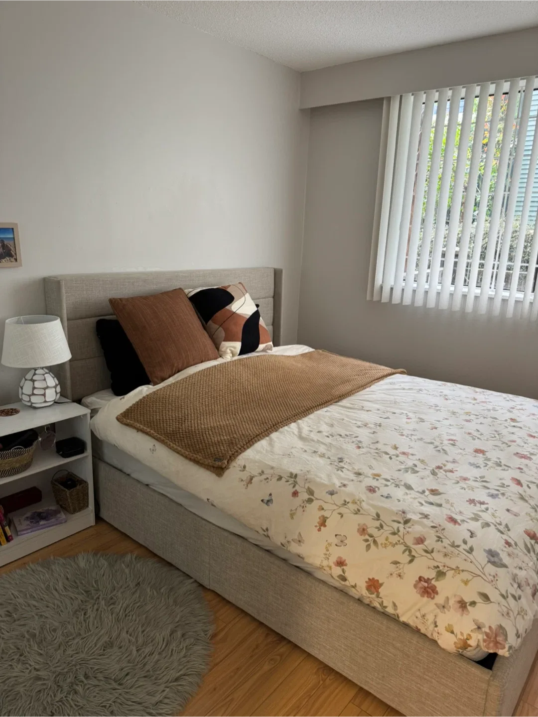 Bedroom Set with Storage Hydrolyc Bed Frame, Side Table, Lamp